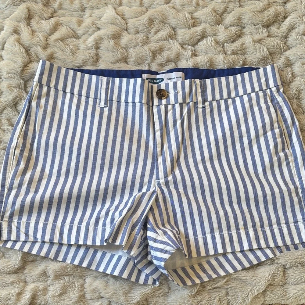 Old Navy Women's Shorts - Picture 1 of 3